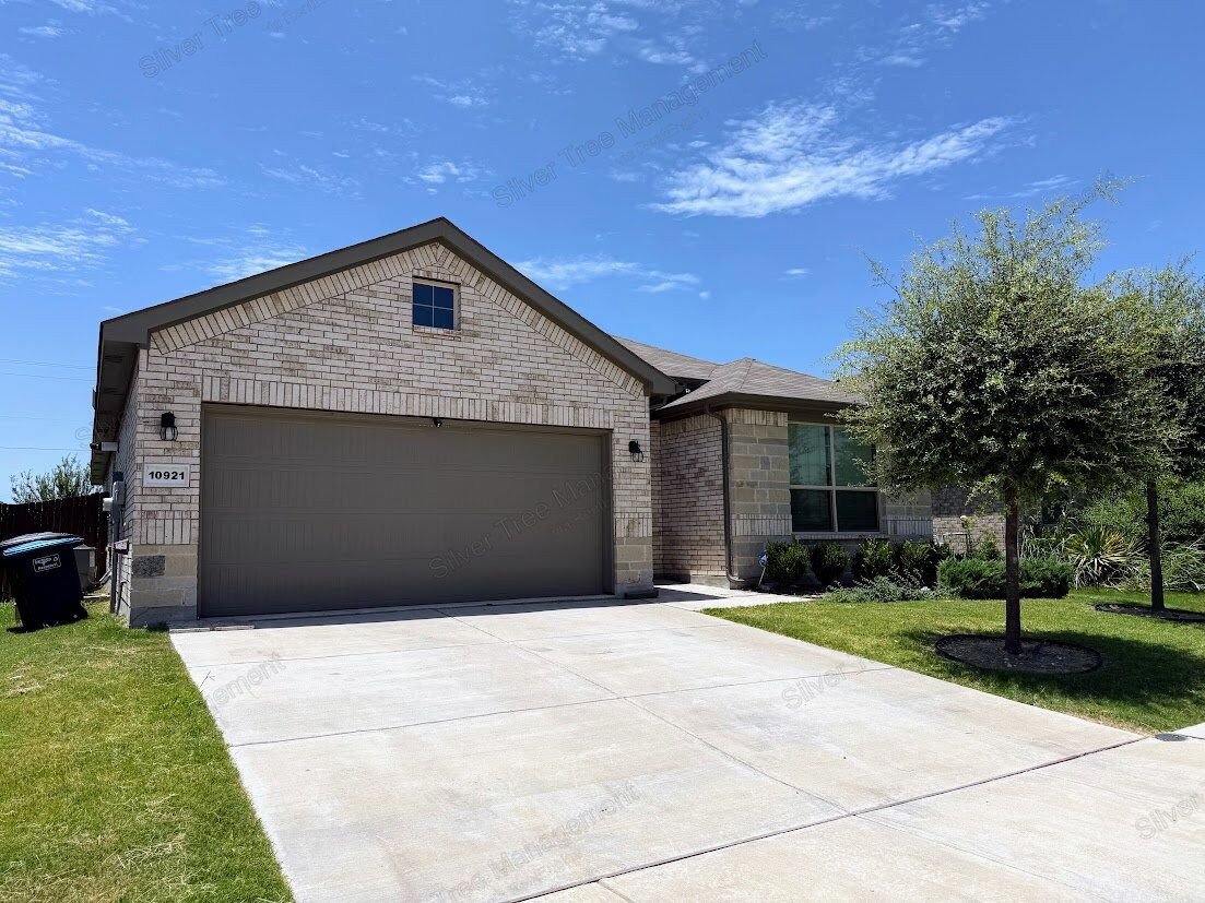 Beautiful, spacious 4-bedroom home in Northwest ISD! property image
