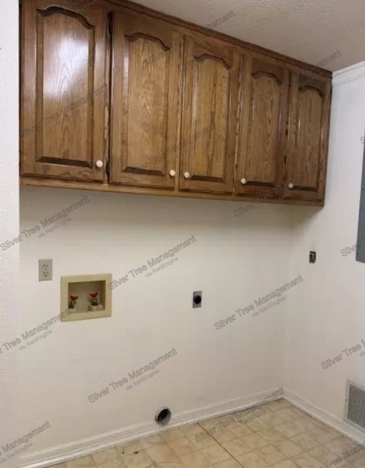 Ask About Our No Security Deposit Option! Spacious 4 Bedroom, 3.5 Bath Home with Cozy Fireplace and Classic Charm. property image