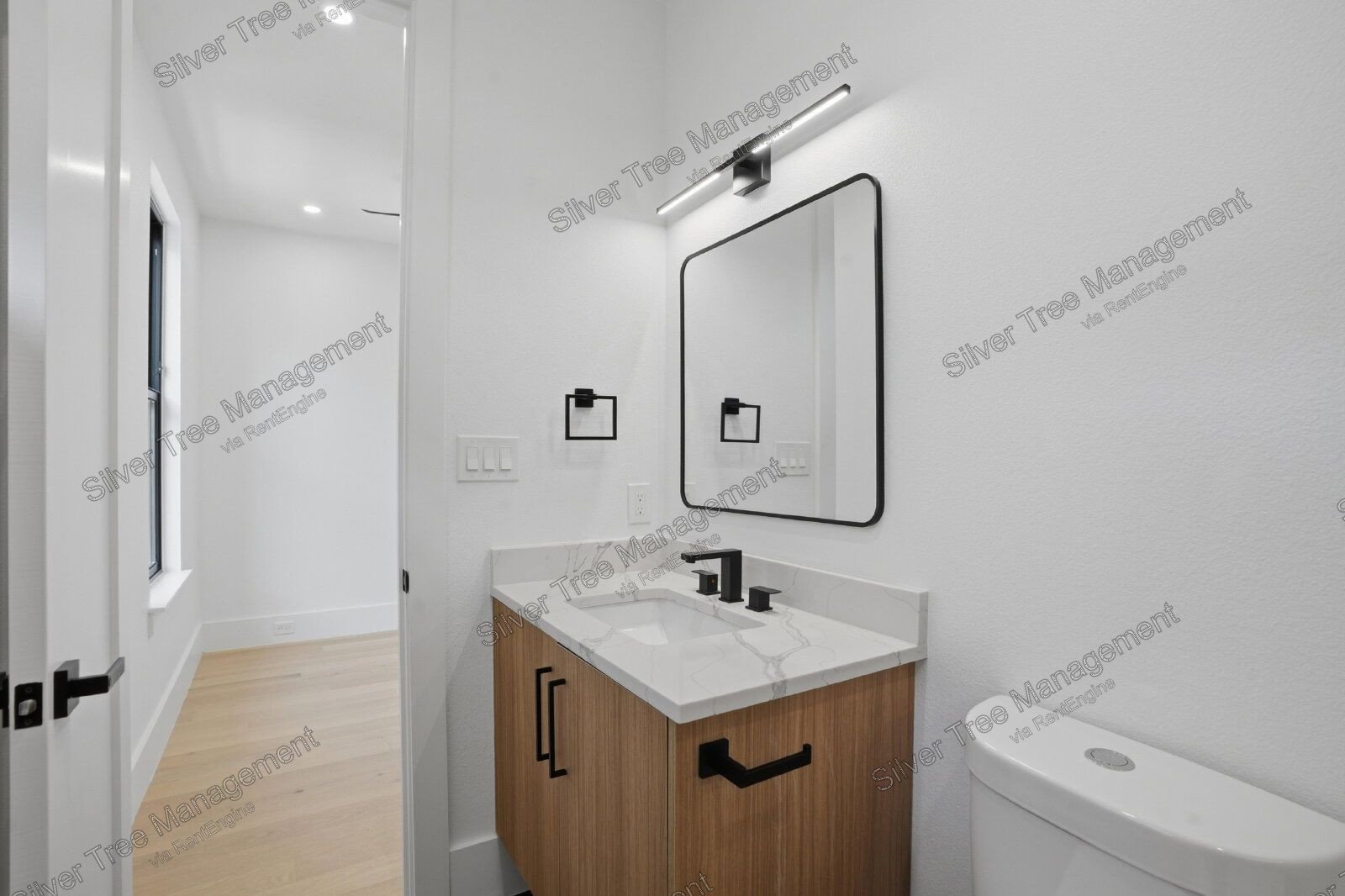 Welcome to this brand-new modern townhome located in a gated Dallas community! property image