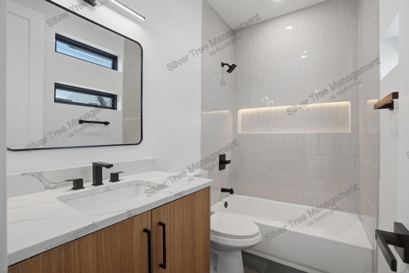 Welcome to this brand-new modern townhome located in a gated Dallas community! property image