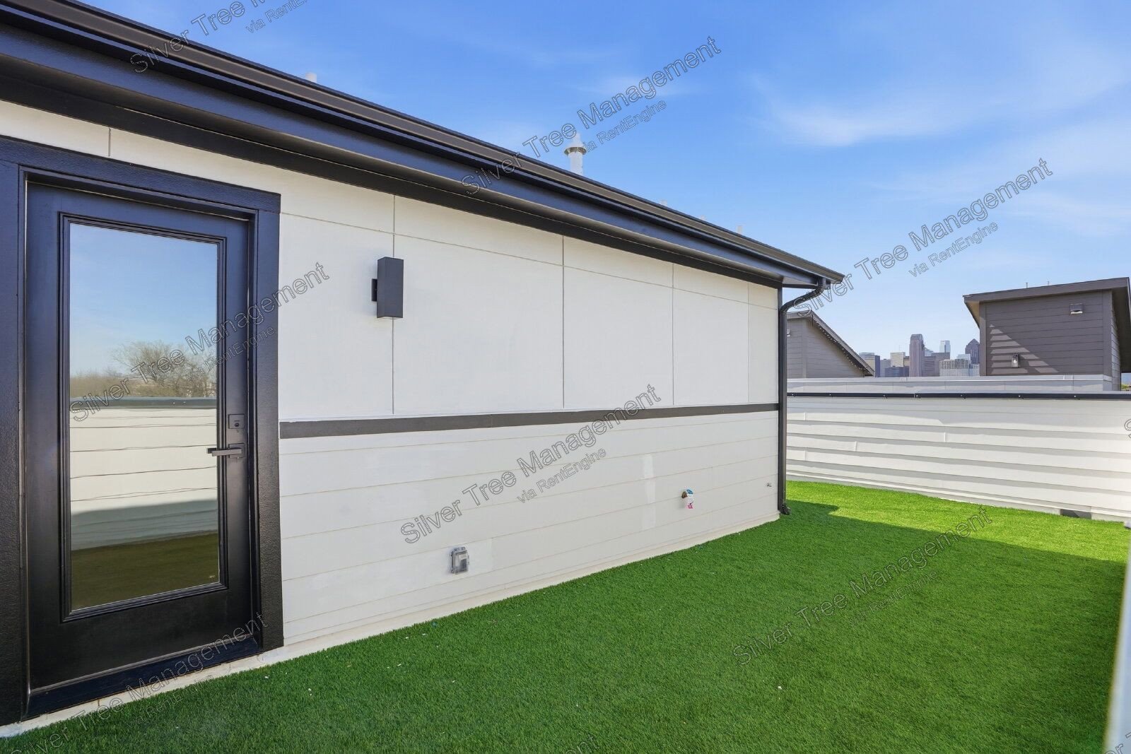 Welcome to this brand-new modern townhome located in a gated Dallas community! property image