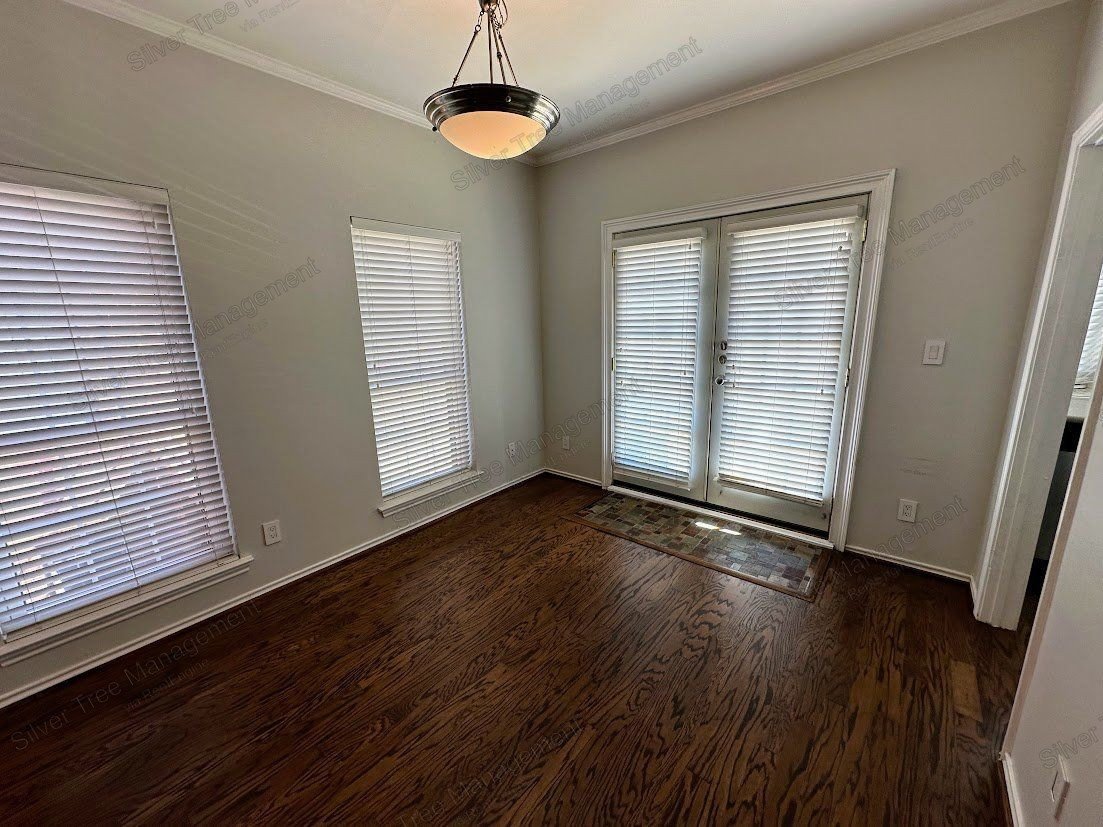 Covered Off-Street Parking!   Ask about our NO SECURITY DEPOSIT Option. property image
