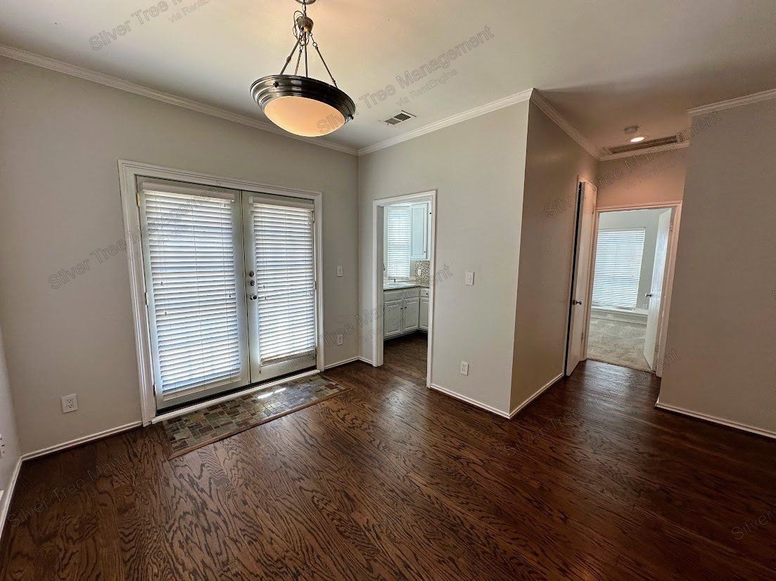 Covered Off-Street Parking!   Ask about our NO SECURITY DEPOSIT Option. property image