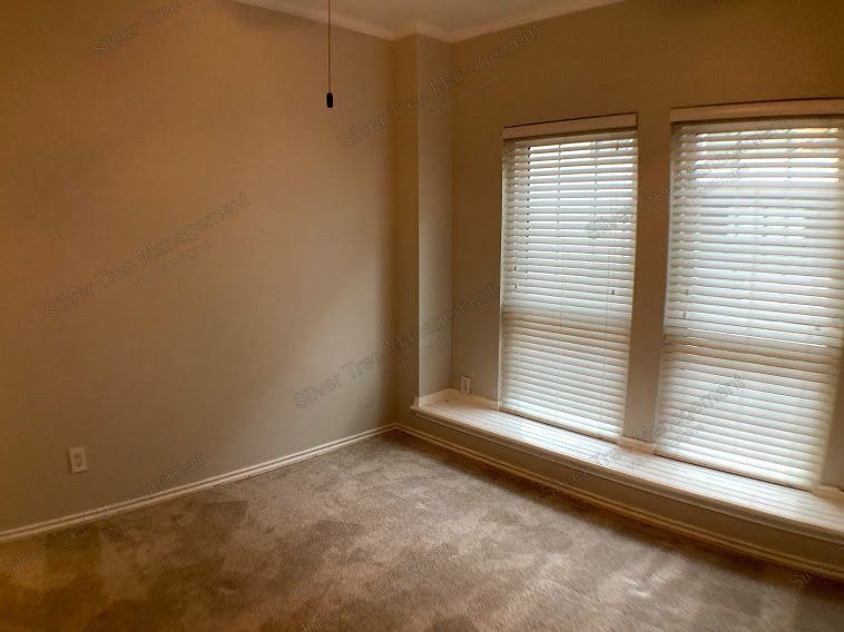 Covered Off-Street Parking!   Ask about our NO SECURITY DEPOSIT Option. property image