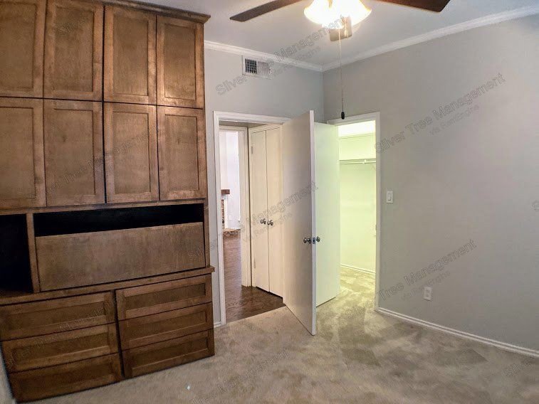 Covered Off-Street Parking!   Ask about our NO SECURITY DEPOSIT Option. property image