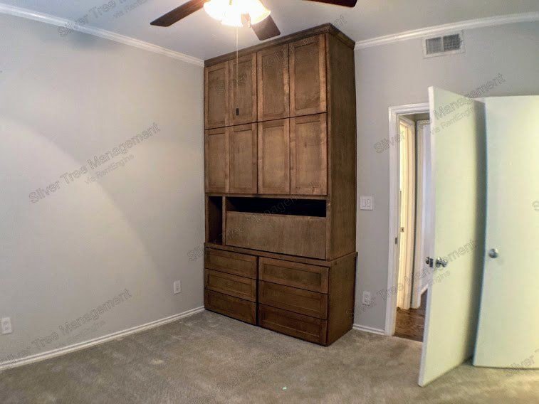 Covered Off-Street Parking!   Ask about our NO SECURITY DEPOSIT Option. property image