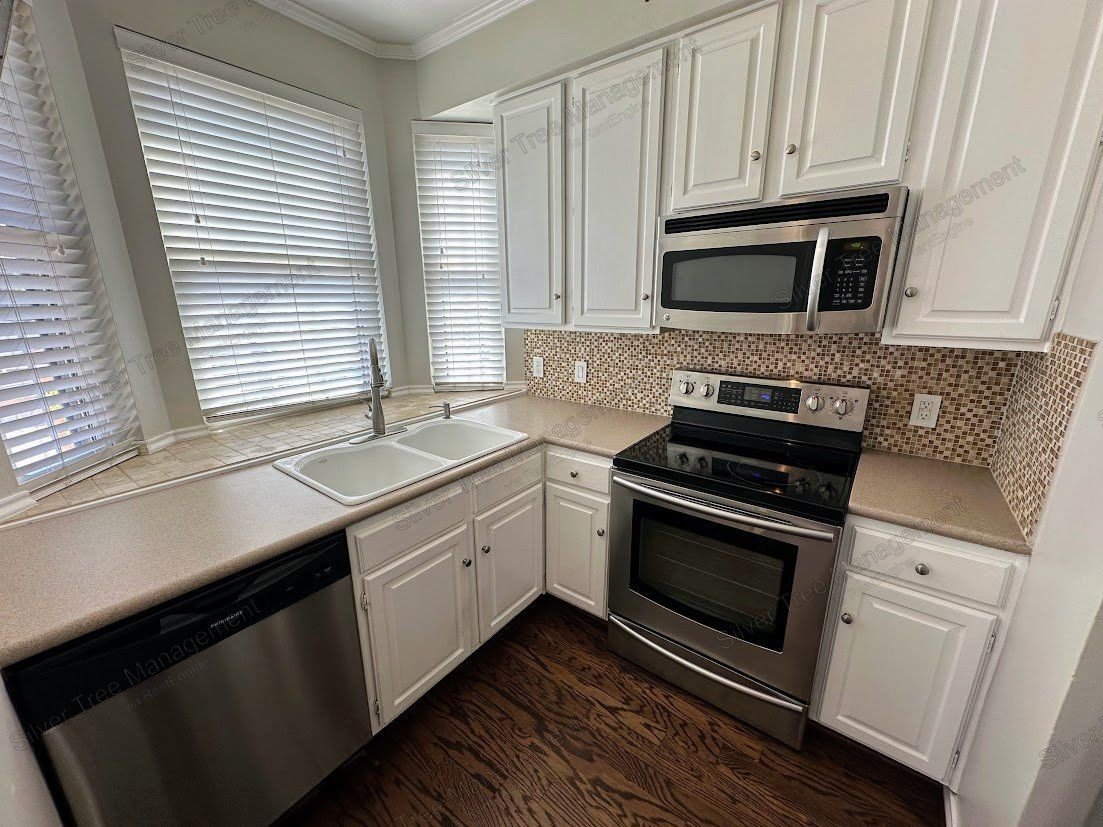 Covered Off-Street Parking!   Ask about our NO SECURITY DEPOSIT Option. property image