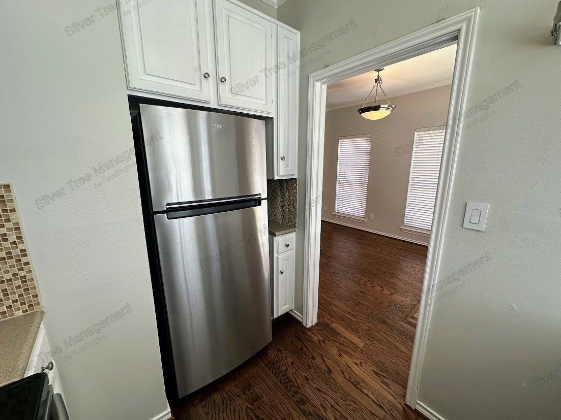 Covered Off-Street Parking!   Ask about our NO SECURITY DEPOSIT Option. property image
