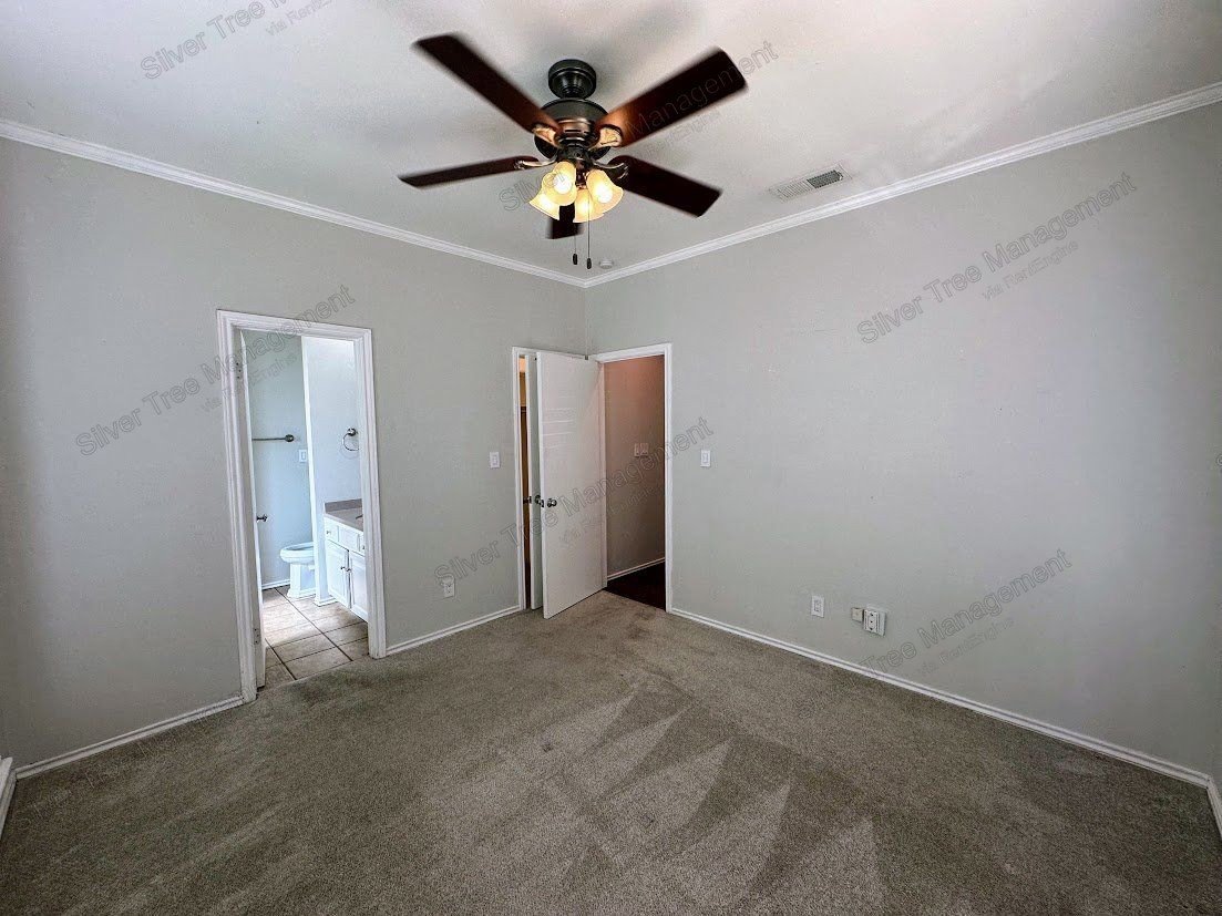 Covered Off-Street Parking!   Ask about our NO SECURITY DEPOSIT Option. property image