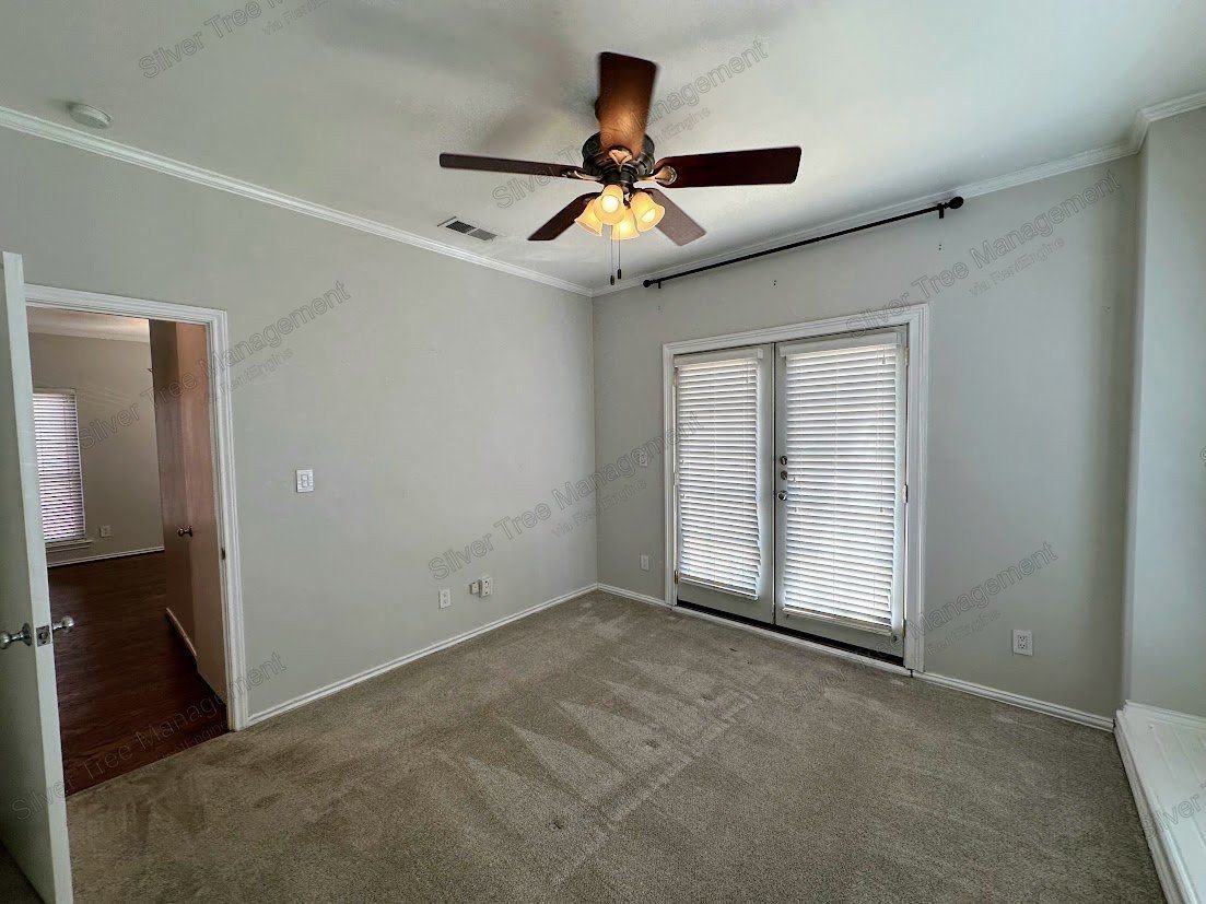 Covered Off-Street Parking!   Ask about our NO SECURITY DEPOSIT Option. property image