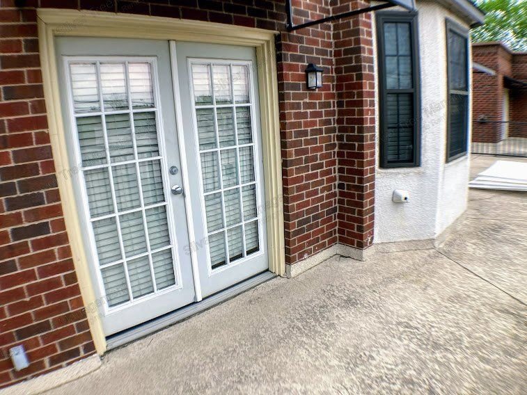 Covered Off-Street Parking!   Ask about our NO SECURITY DEPOSIT Option. property image