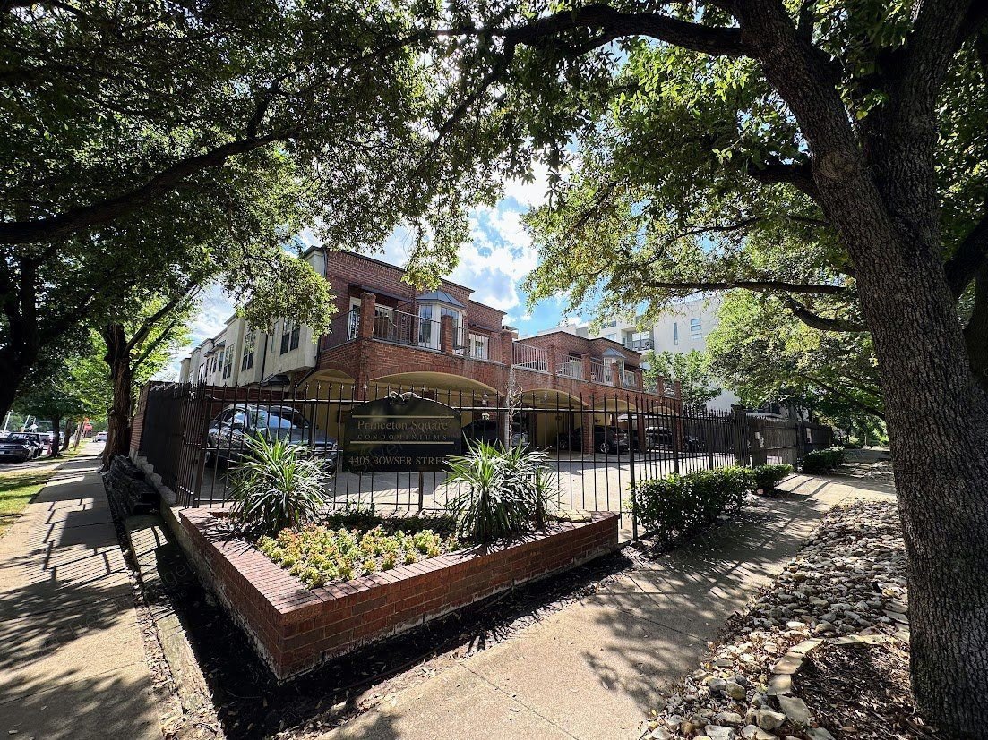 Covered Off-Street Parking!   Ask about our NO SECURITY DEPOSIT Option. property image
