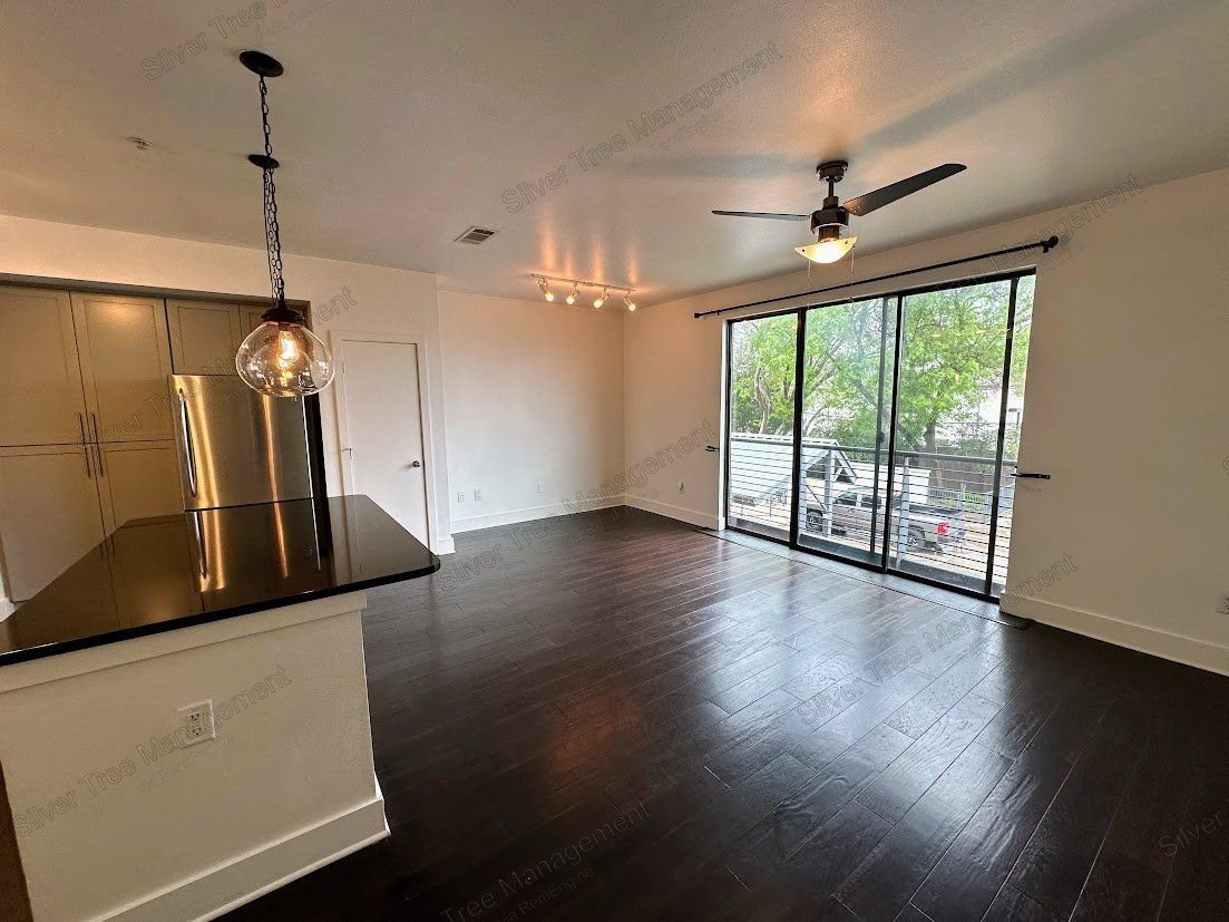 Beautiful 1-bed, 1-bath condo with a garage! property image