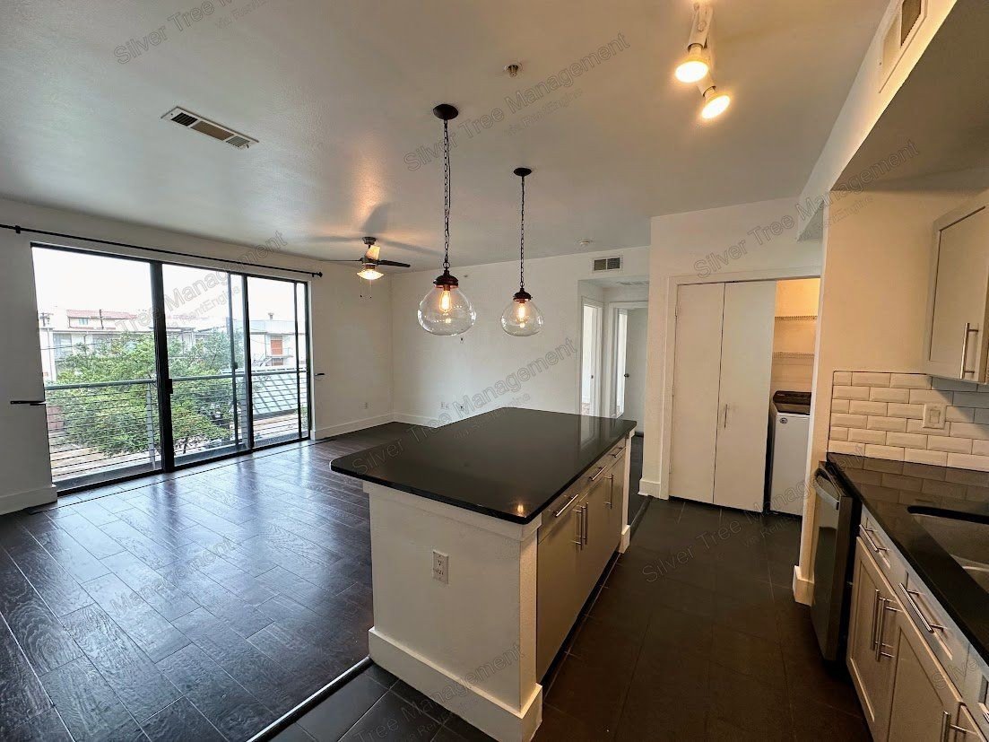 Beautiful 1-bed, 1-bath condo with a garage! property image