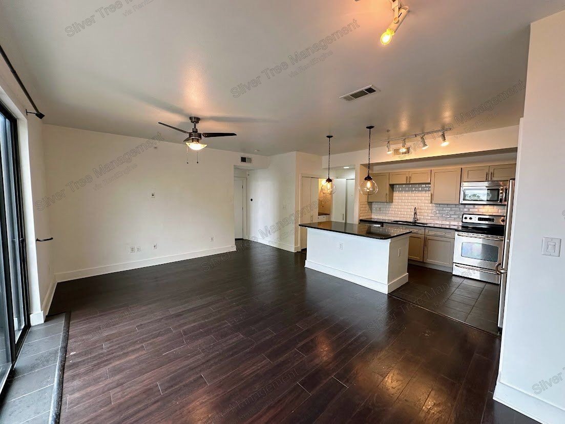 Beautiful 1-bed, 1-bath condo with a garage! property image