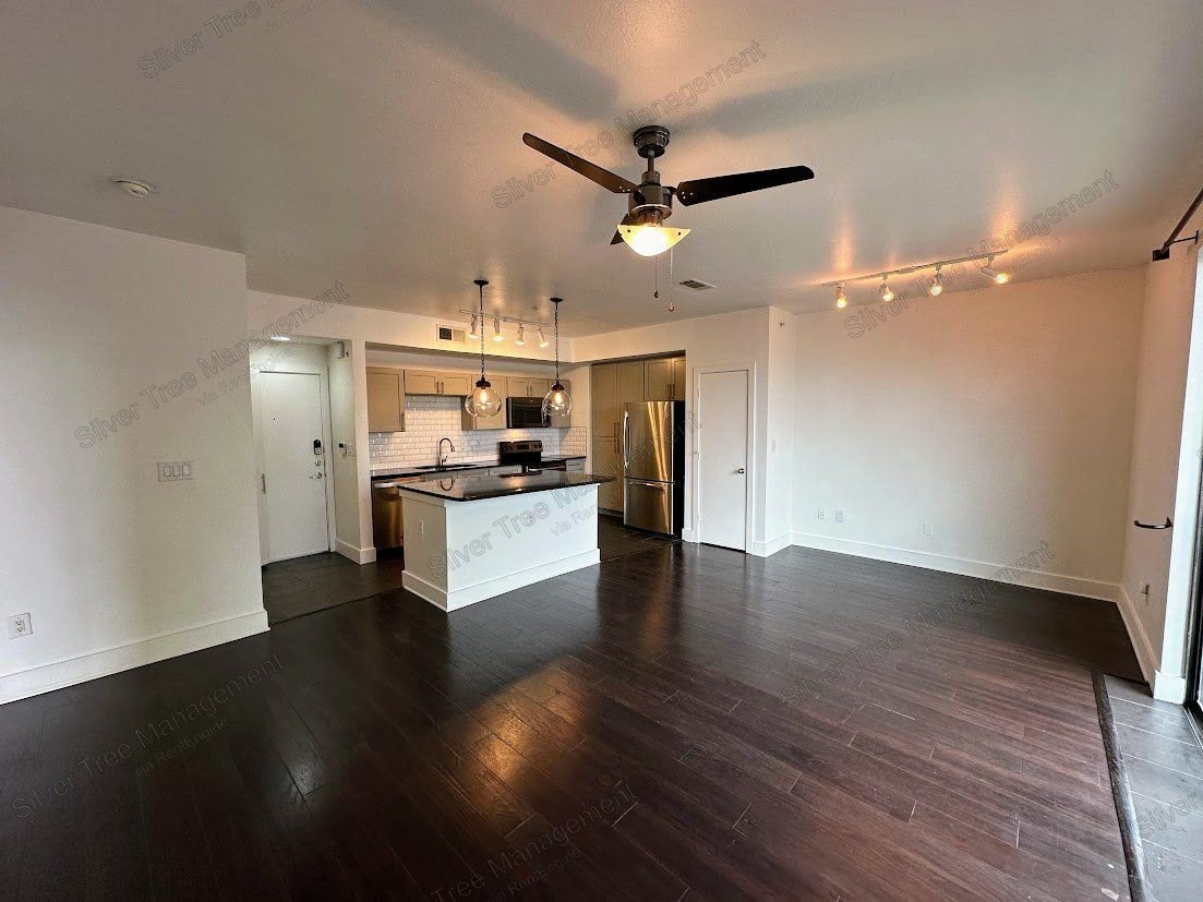 Beautiful 1-bed, 1-bath condo with a garage! property image