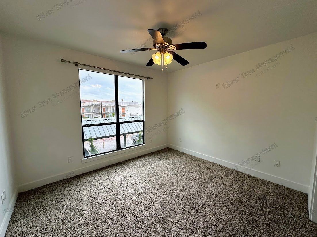 Beautiful 1-bed, 1-bath condo with a garage! property image