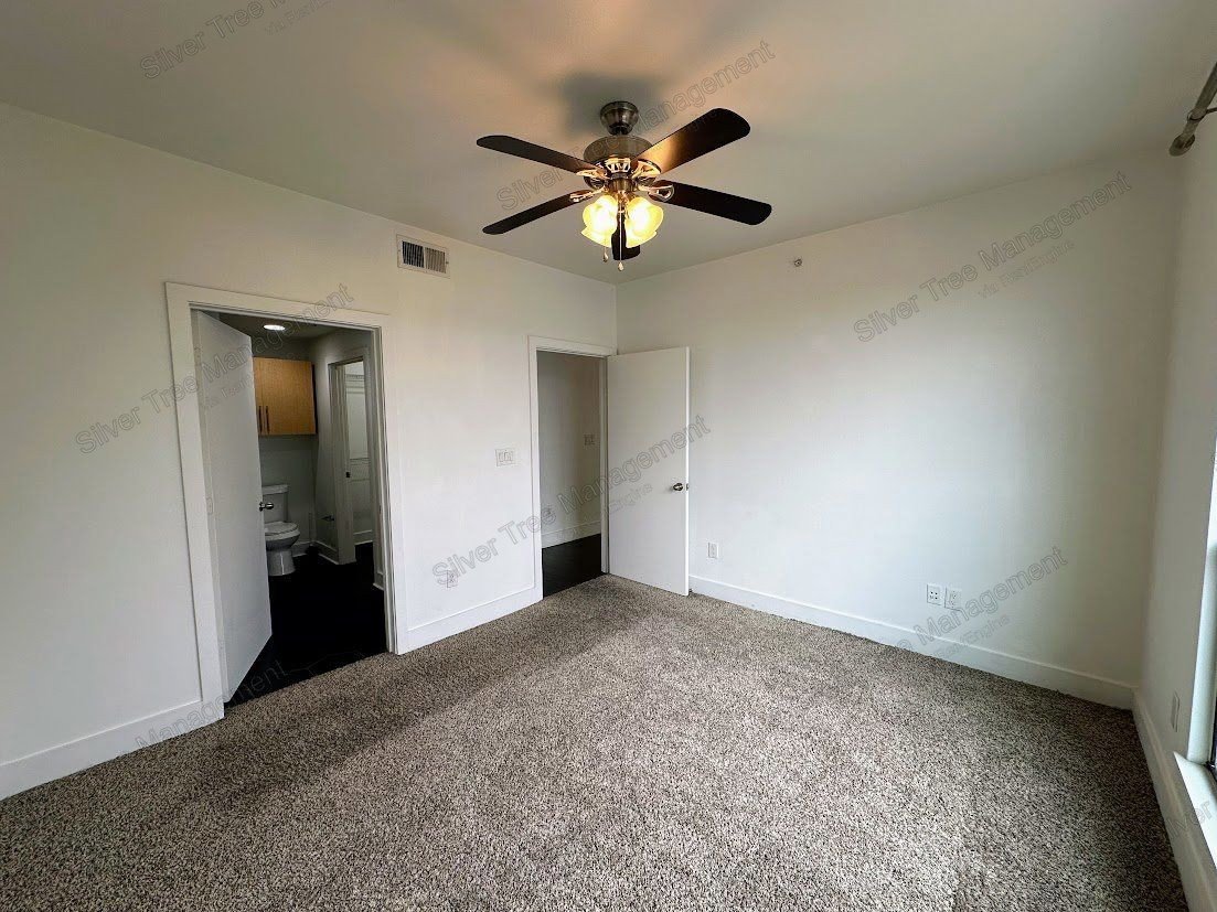Beautiful 1-bed, 1-bath condo with a garage! property image