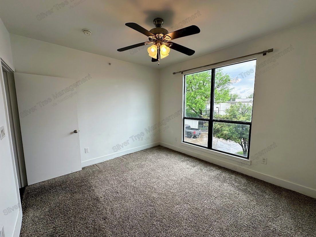 Beautiful 1-bed, 1-bath condo with a garage! property image