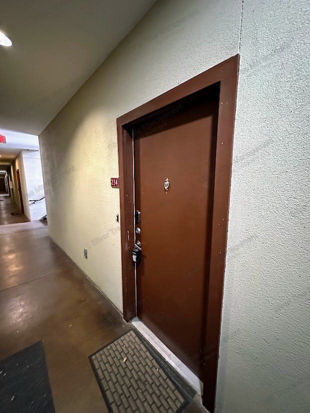 Beautiful 1-bed, 1-bath condo with a garage! property image