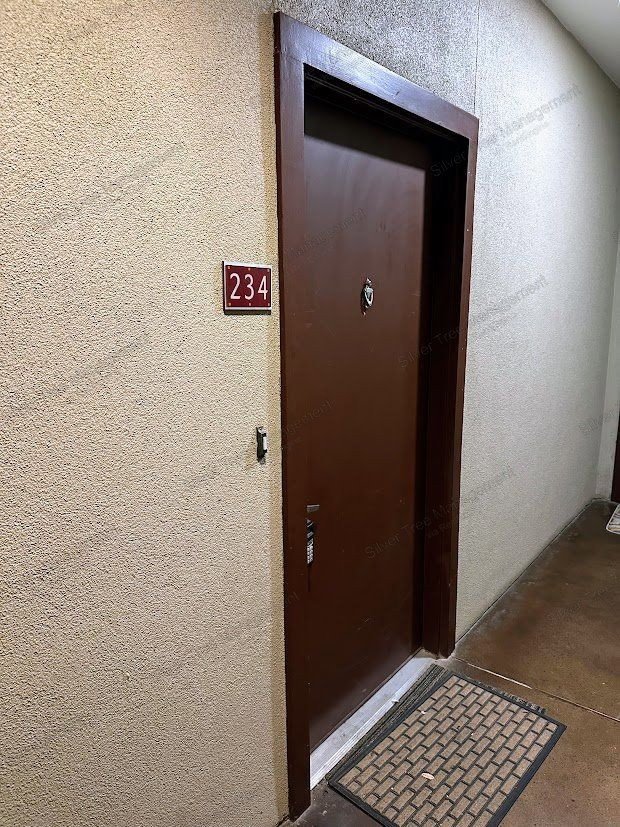 Beautiful 1-bed, 1-bath condo with a garage! property image