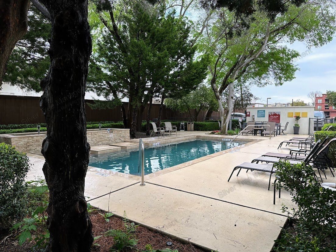 Beautiful 1-bed, 1-bath condo with a garage! property image