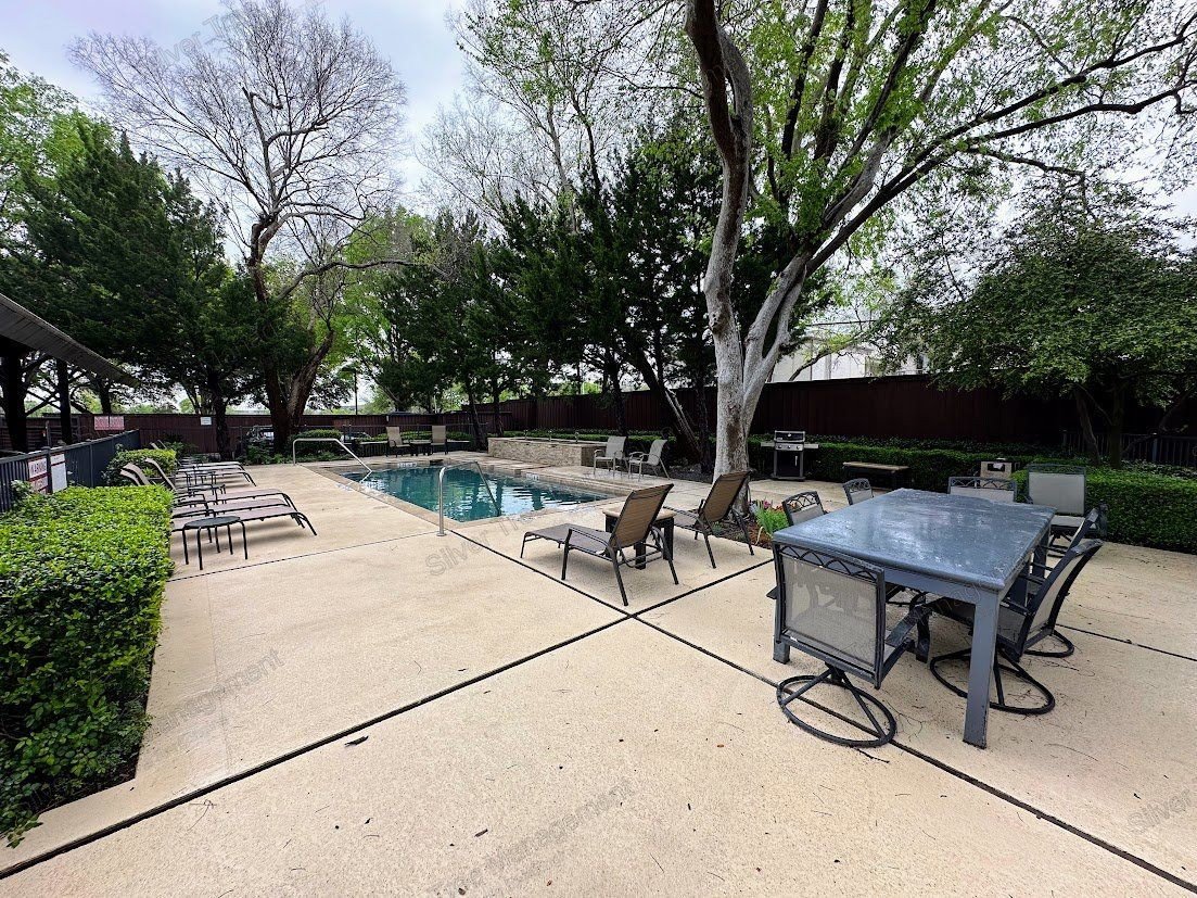Beautiful 1-bed, 1-bath condo with a garage! property image