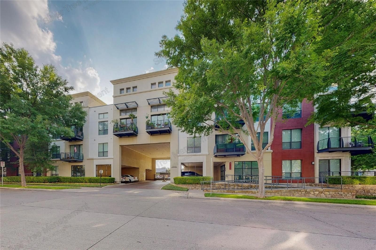 Beautiful 1-bed, 1-bath condo with a garage! property image