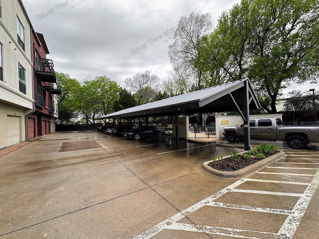 Beautiful 1-bed, 1-bath condo with a garage! property image